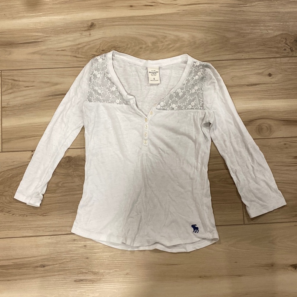 Small Abercrombie & Fitch 3/4 Sleeve Shirt